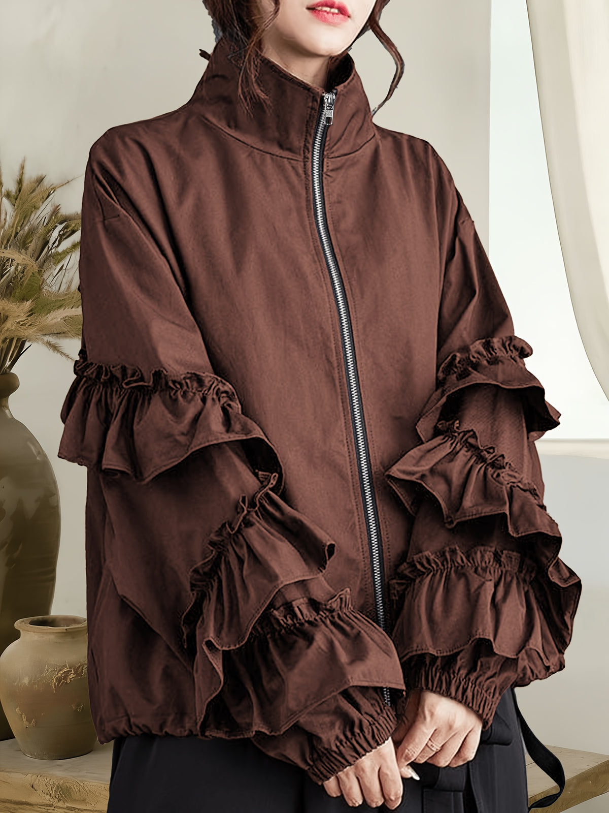 Veste grande taille, volants, fermeture zippée, vue de profil