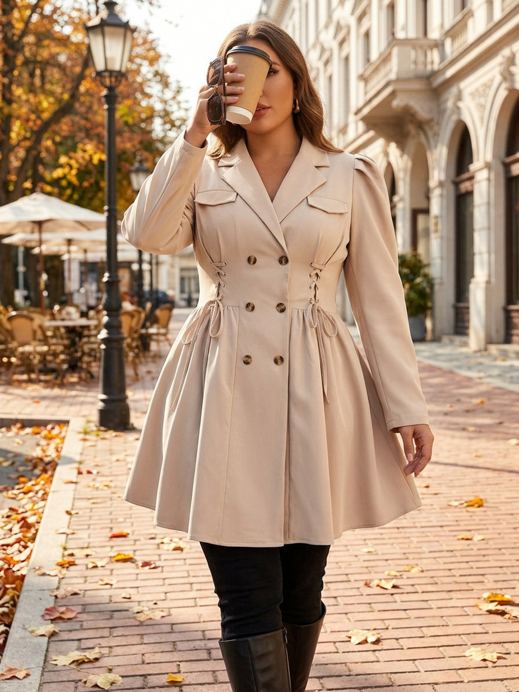 Trench grande taille, col à revers, boutonnage, allure élégante, tissu opaque