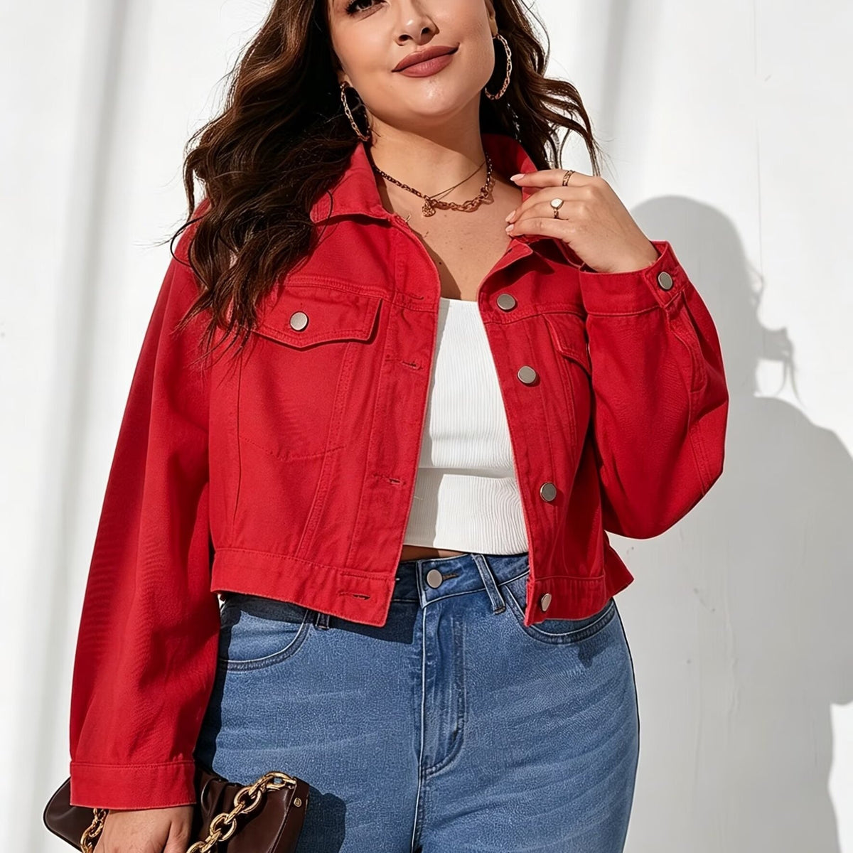 Veste grande taille, coupe oversize, col à revers, boutonnage — matière : denim