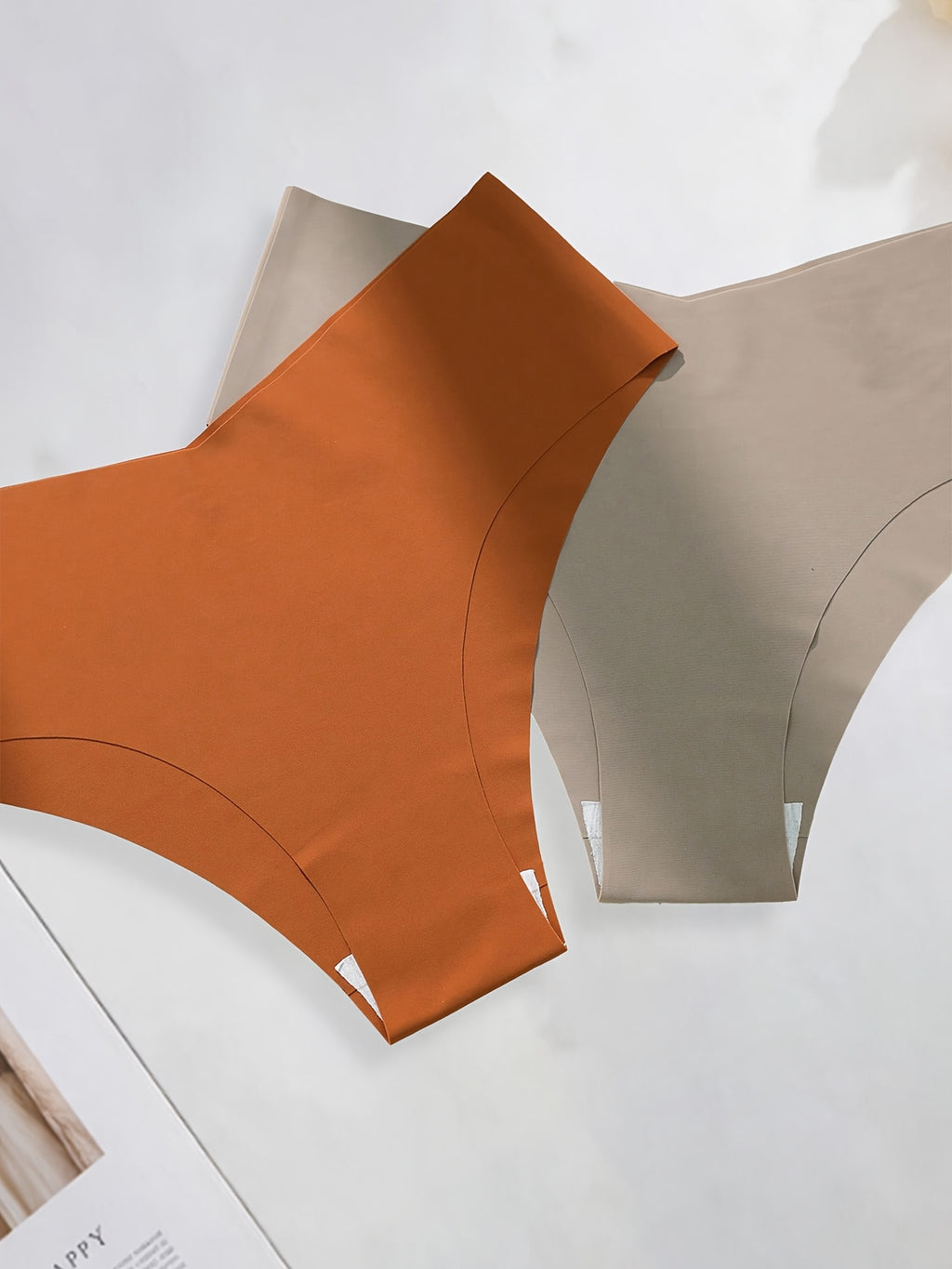 Culotte grande taille, allure élégante, détail du col