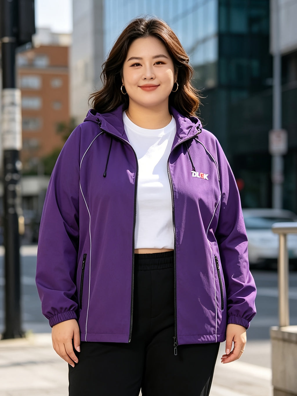 Veste grande taille, poches pratiques, ligne nette, gros plan