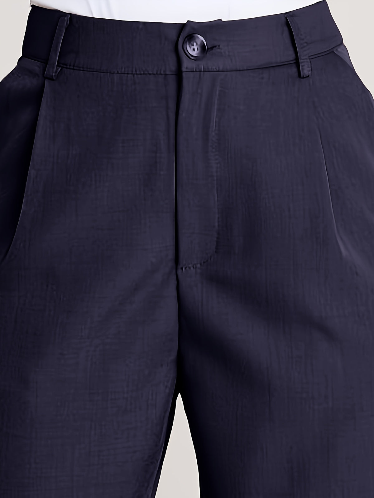 Pantalon grande taille, coupe longue, boutonnage, ligne nette, vu de dos