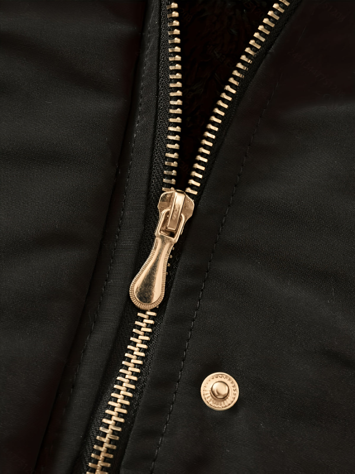 Veste grande taille, coupe oversize, longueur midi, cordon de serrage, gros plan