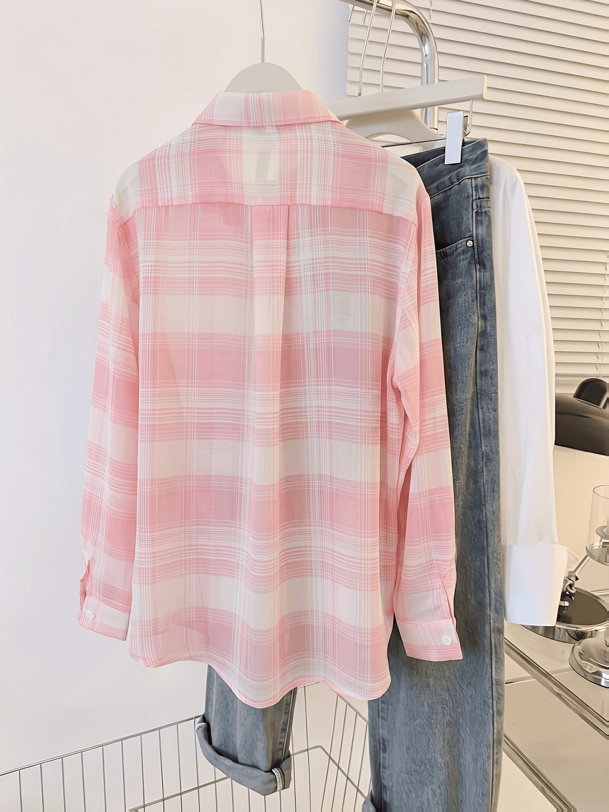 Chemise grande taille à carreaux, coupe oversize, boutonnage, détail du col