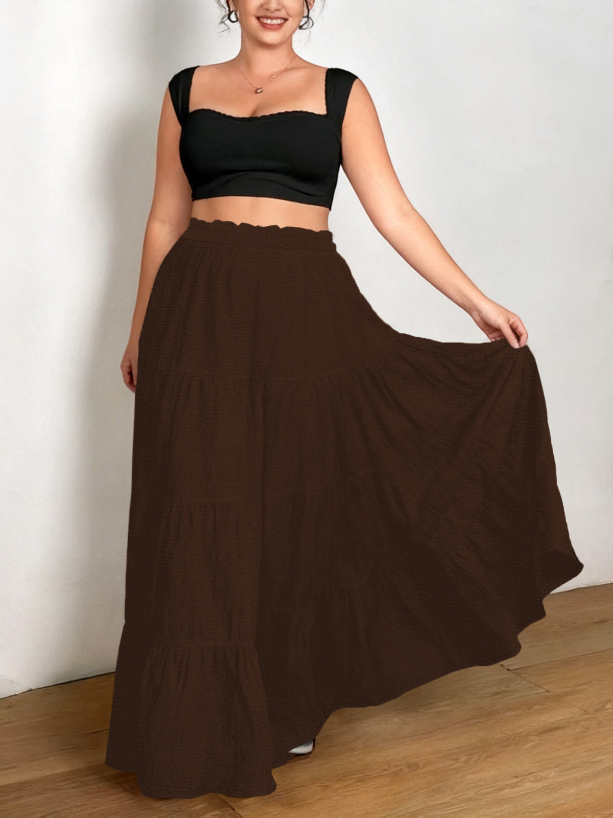 Jupe grande taille, coupe évasée, allure élégante, porté de face