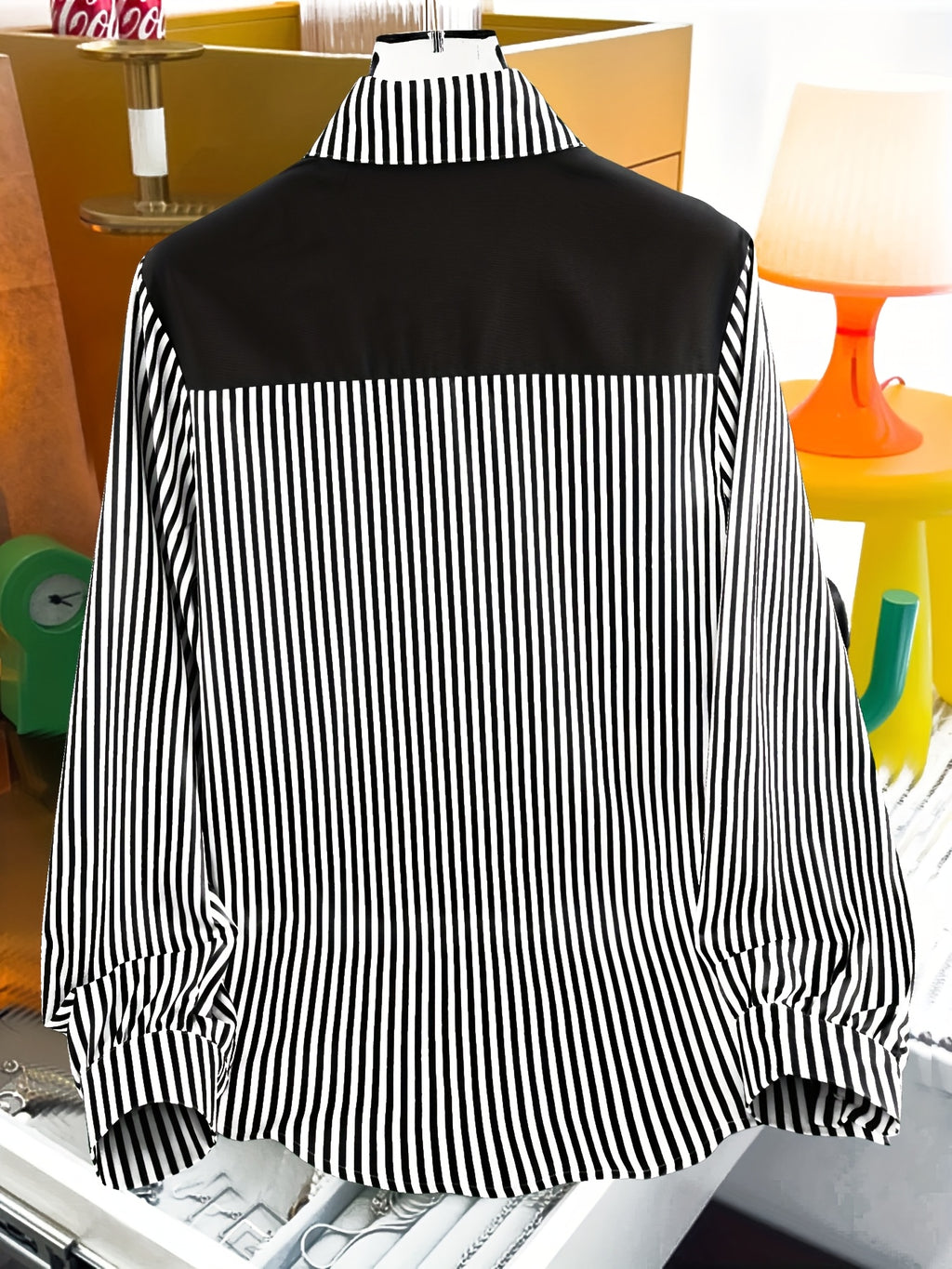 Blouse grande taille à rayures, porté de face