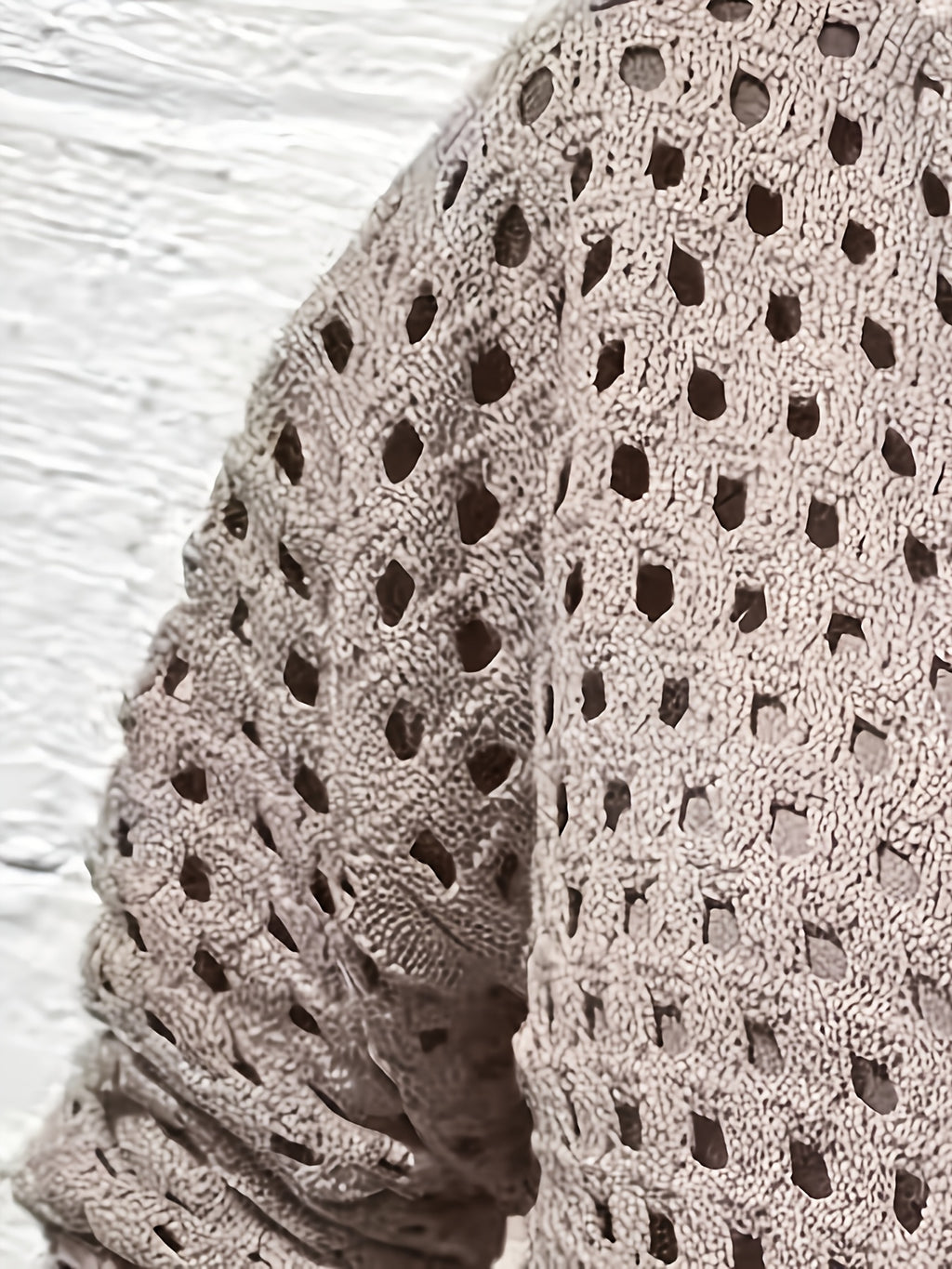 Pull grande taille, détail ajouré, vu de dos