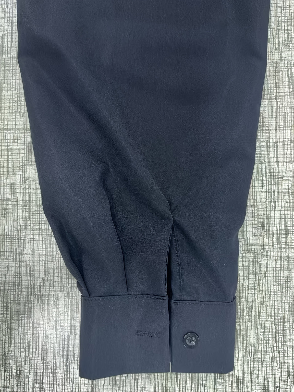 Chemise grande taille, col à revers, boutonnage, allure élégante, vu de dos