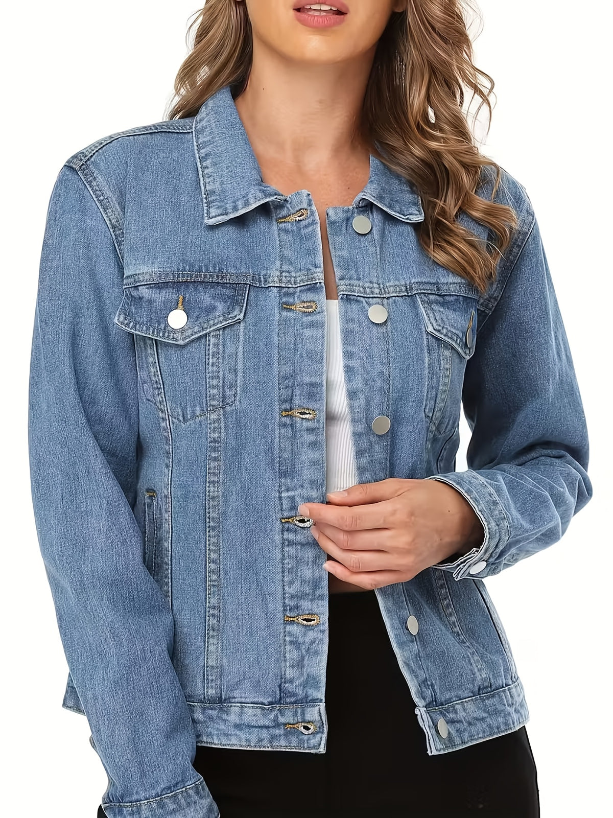 Veste grande taille, délavage doux, tenue franche, porté de face