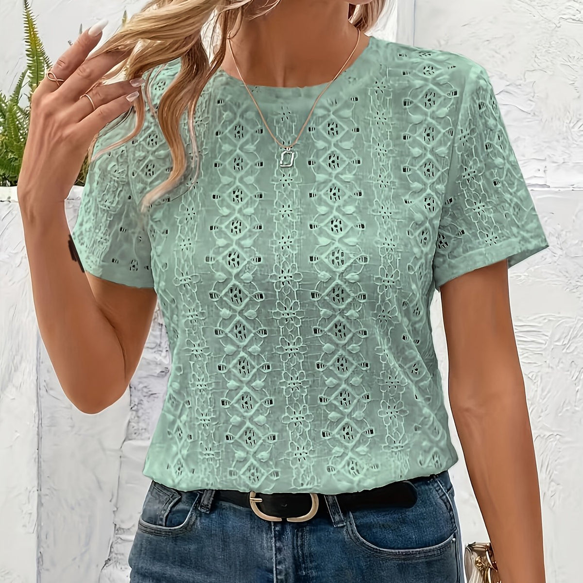 T-shirt grande taille en maille, manches courtes, maille souple, détail du col