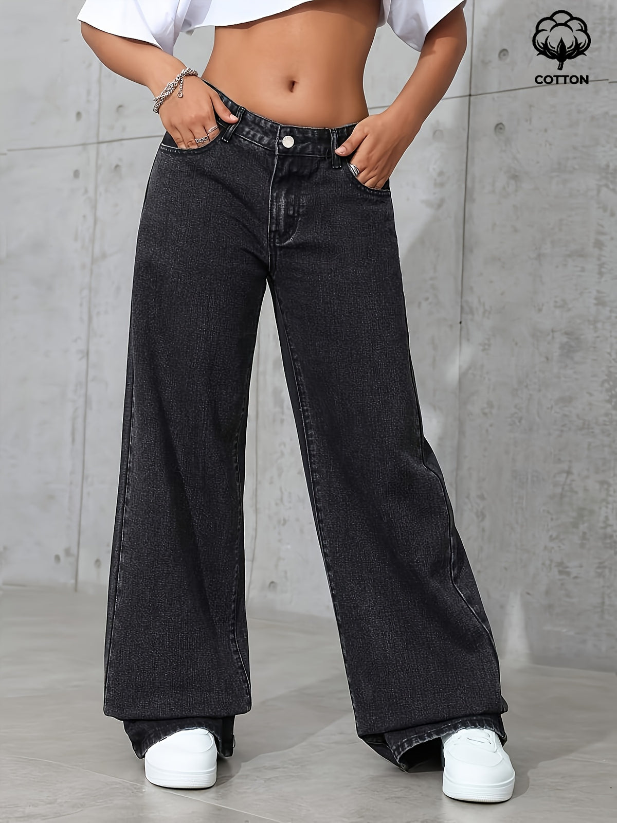 Jean grande taille, coupe évasée, délavage doux, poches pratiques, vu de dos