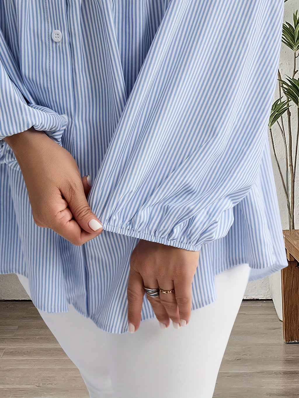 Chemise grande taille à rayures, col polo, vue de profil