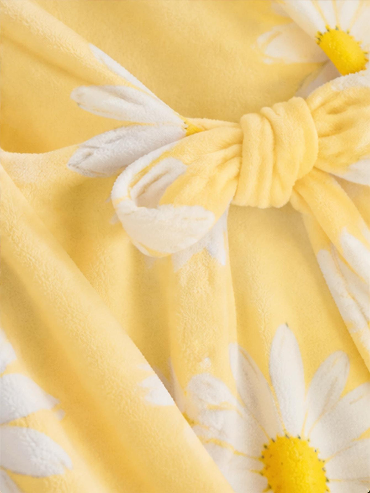 Peignoir grande taille, ligne affirmée, détail du tissu