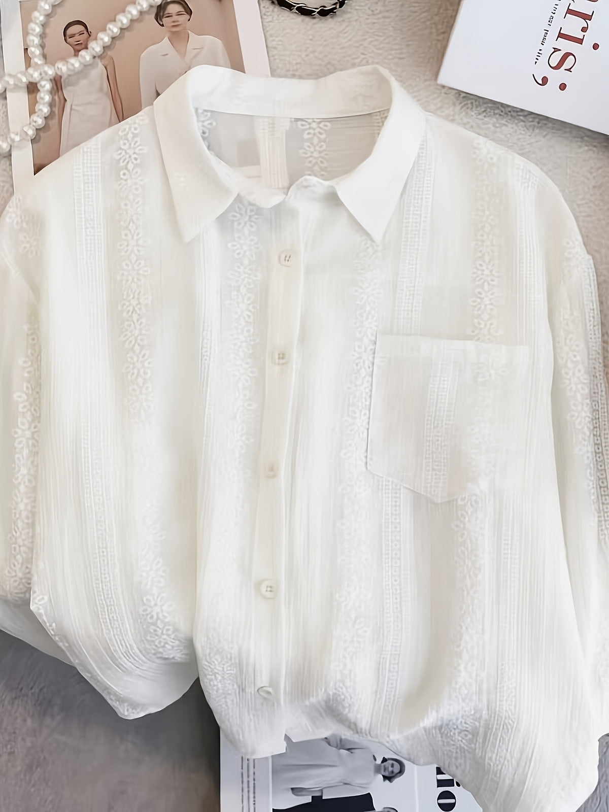 Chemise grande taille, manches longues, porté de face
