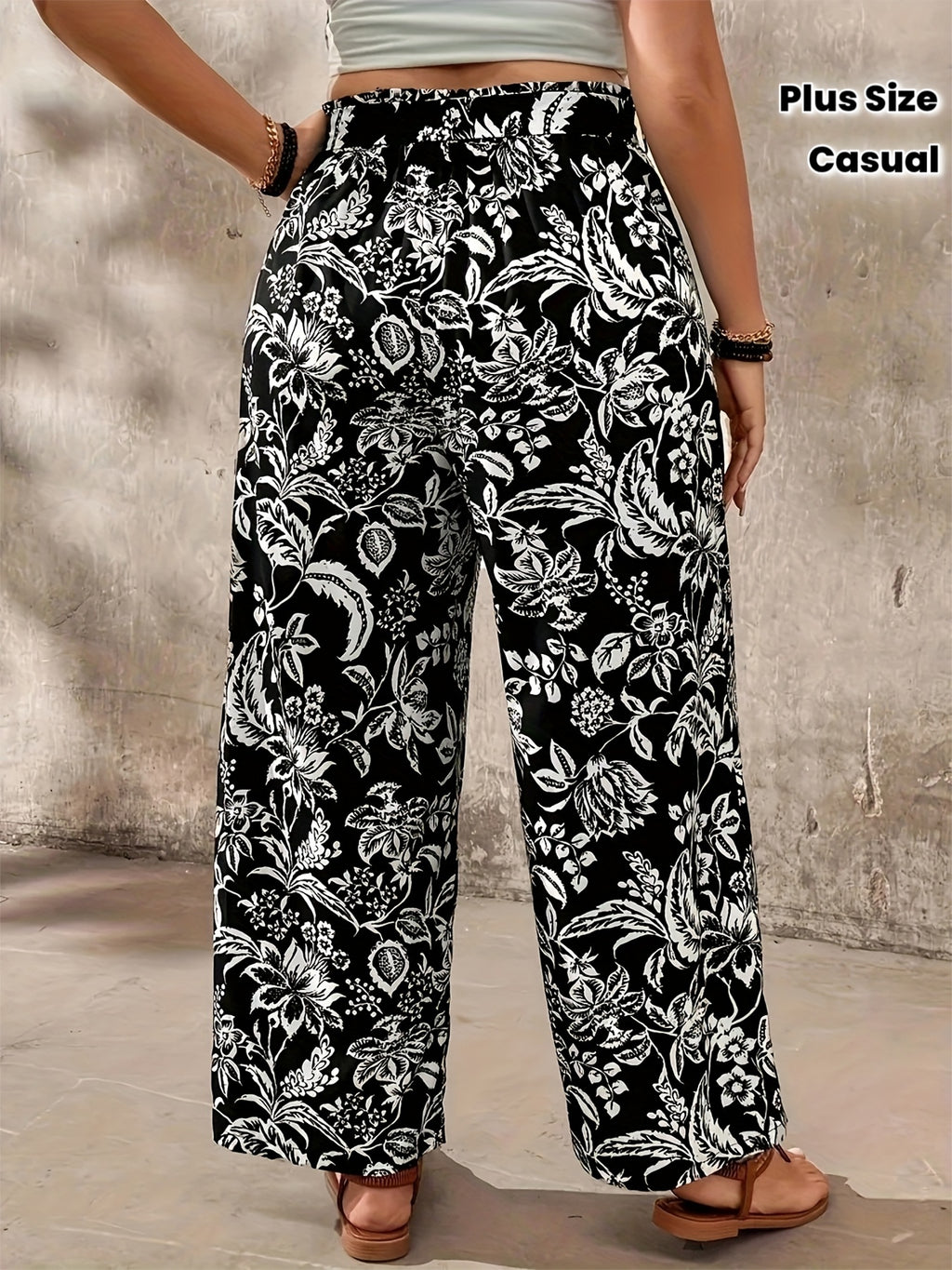 Pantalon grande taille, coupe évasée, esprit décontracté, détail du tissu