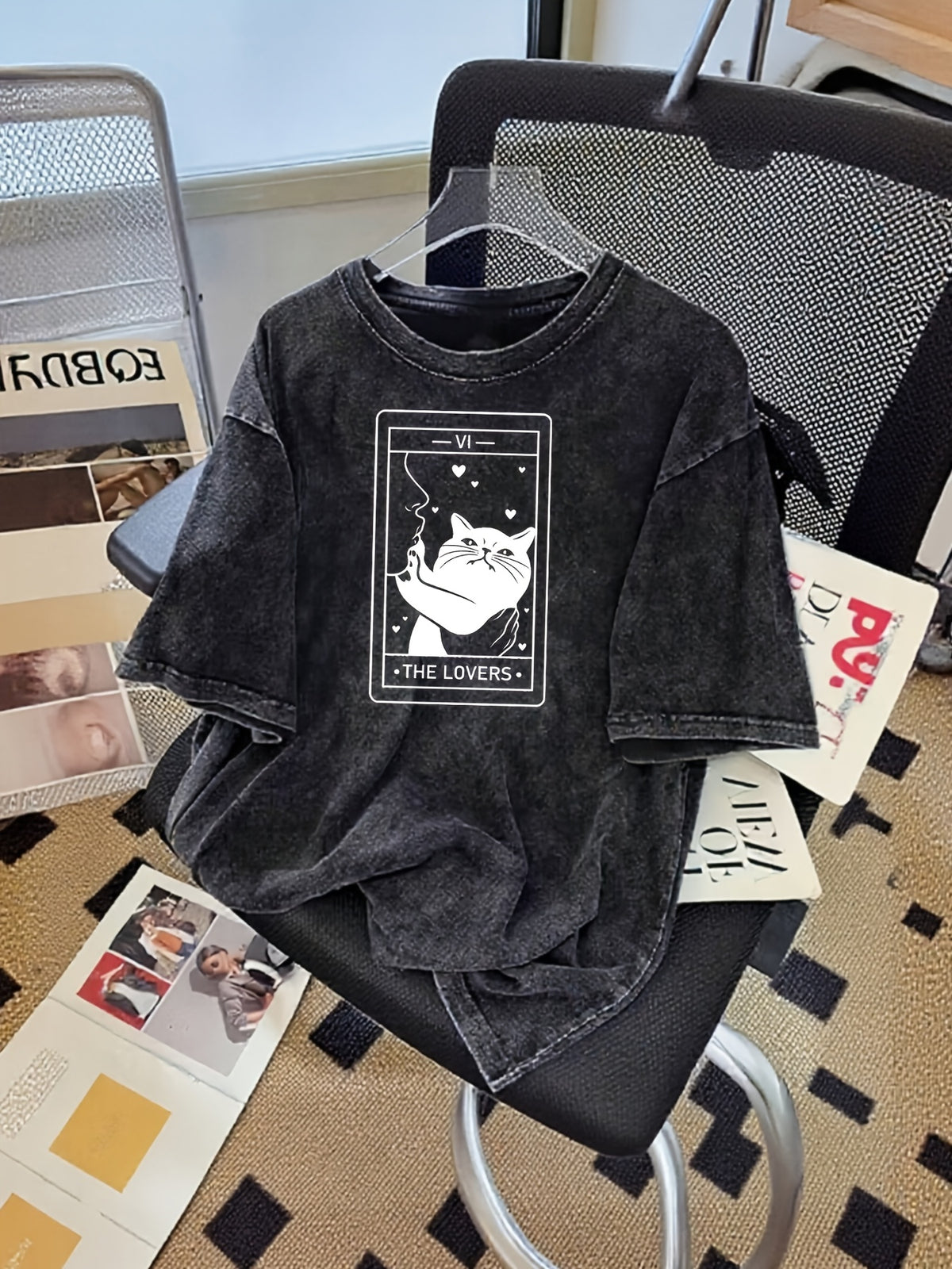 T-shirt grande taille à imprimé géométrique, coupe oversize, toucher naturel, vu de dos