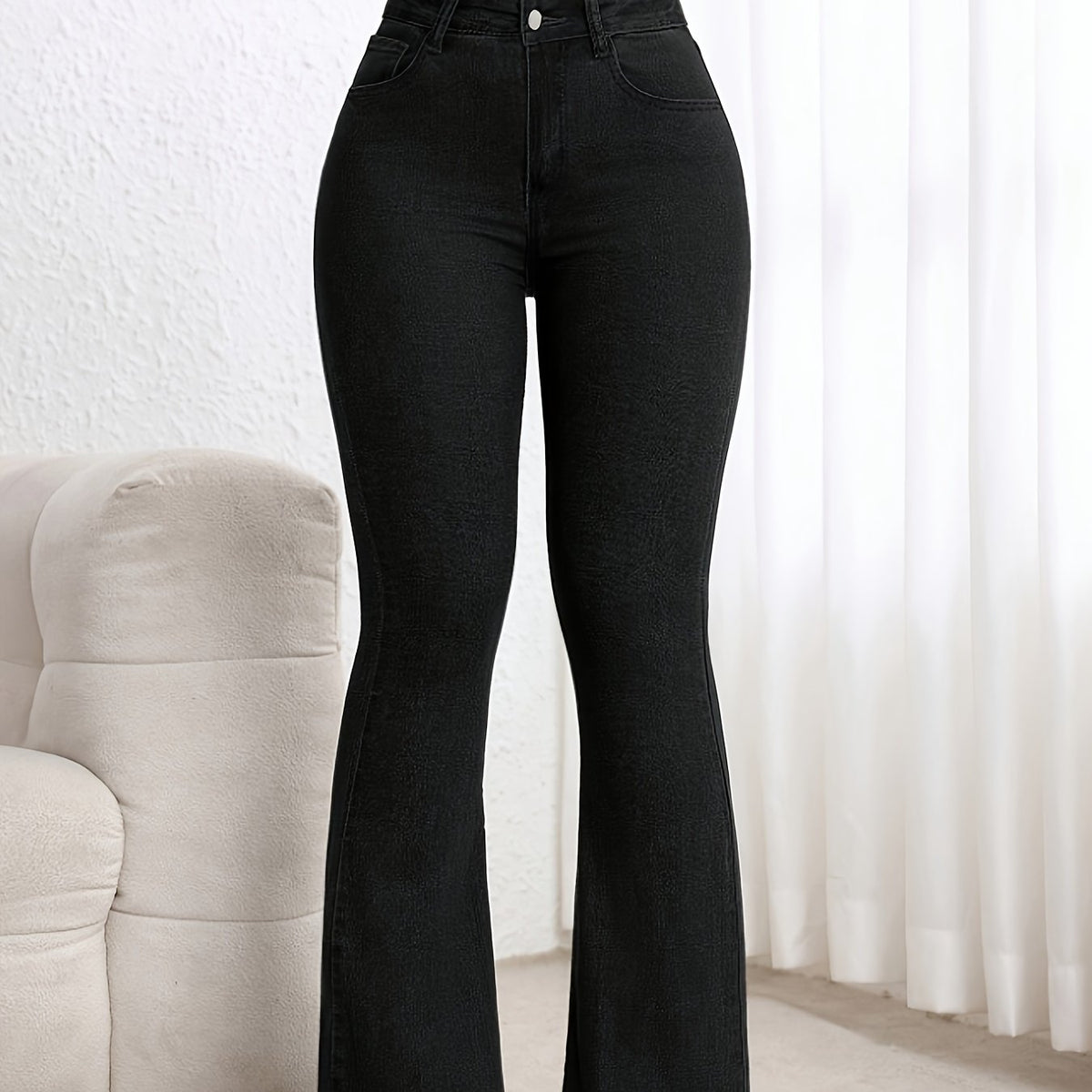 Jean grande taille, coupe oversize, tenue franche, forte élasticité — composition : 70% Coton, 28% Polyester, 2% Élasthanne Image