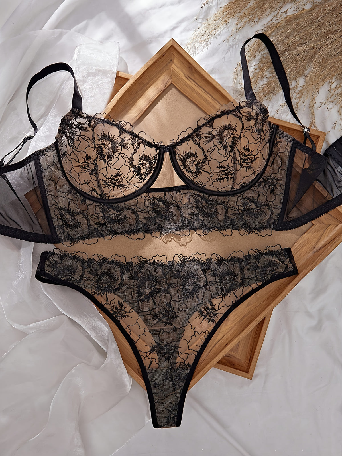 Ensemble grande taille à imprimé fleuri, broderie, imprimé floral, vu de dos
