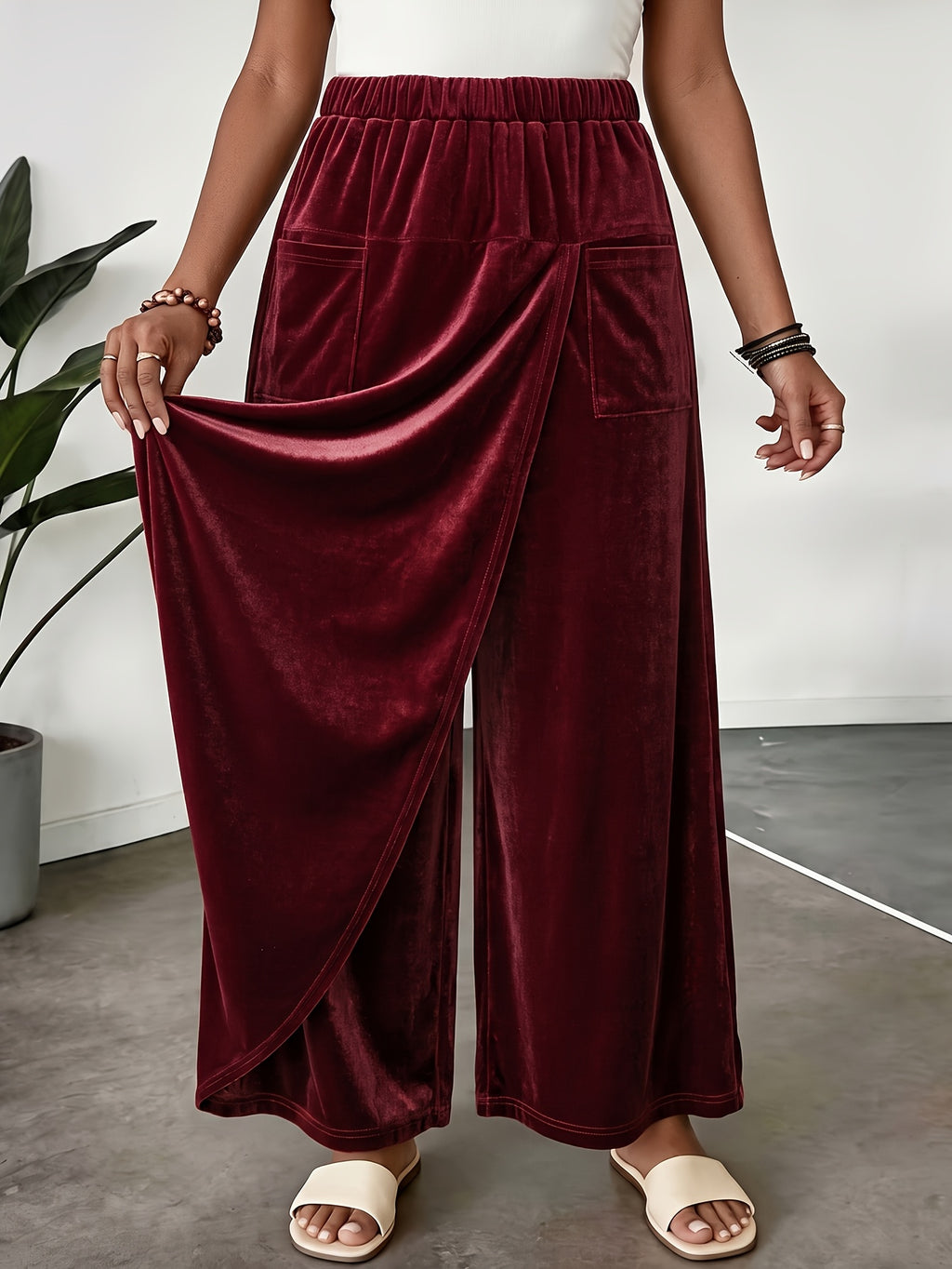 Jupe grande taille en velours, coupe évasée, poches pratiques, toucher profond, tissu opaque