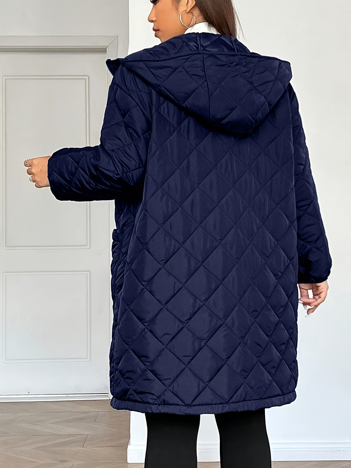 Manteau grande taille, coupe oversize, longueur midi, capuche, vu de dos