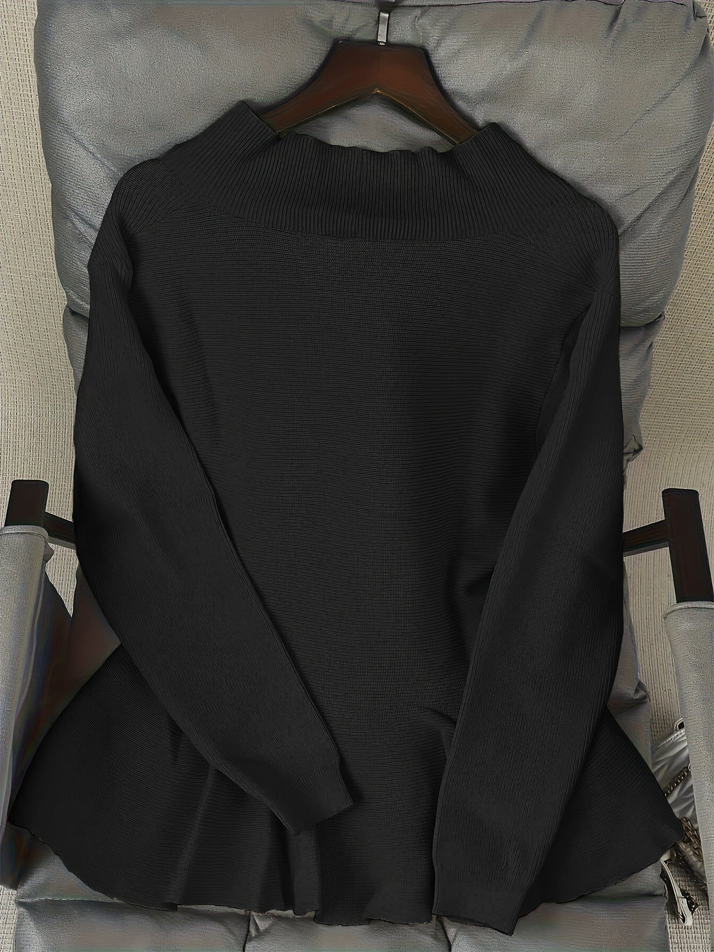 Cardigan grande taille, coupe ample, col V, tombé fluide, gros plan