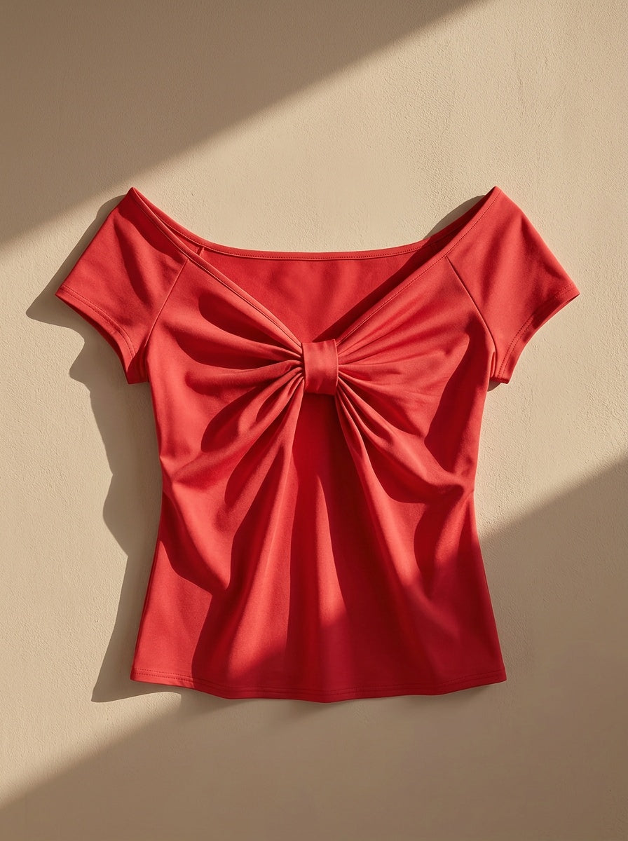 T-shirt grande taille, épaules dénudées, manches courtes, détail du col
