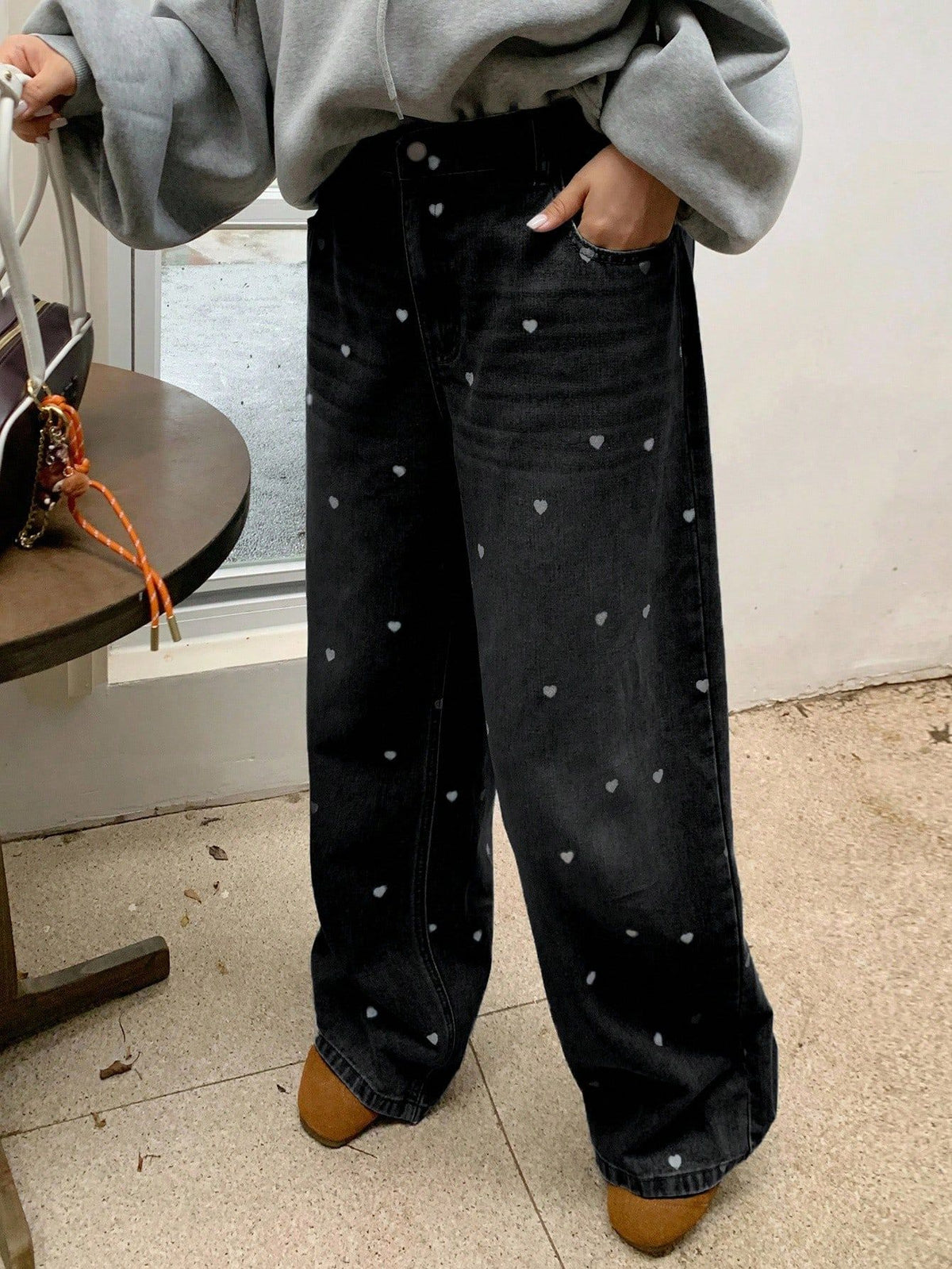 Pantalon grande taille, coupe oversize, toucher naturel, chaleur d'hiver, porté de face