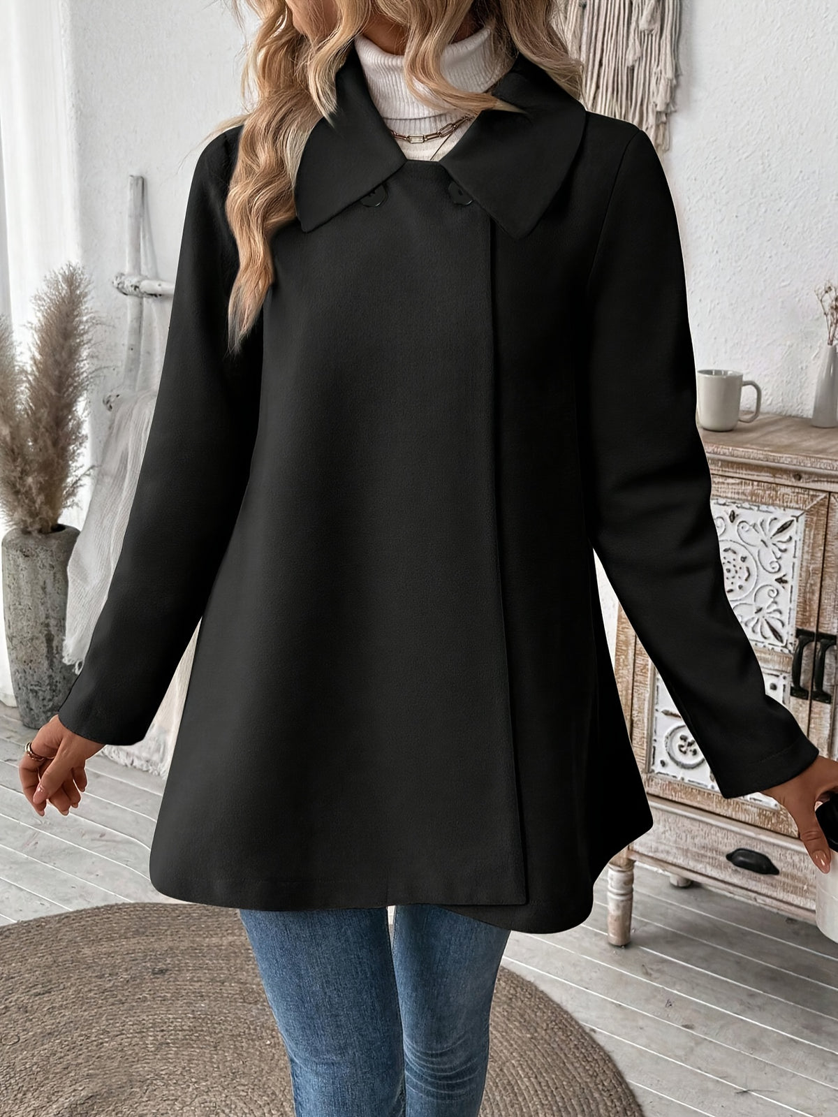Manteau grande taille, col à revers, boutonnage, manches longues, vu de dos