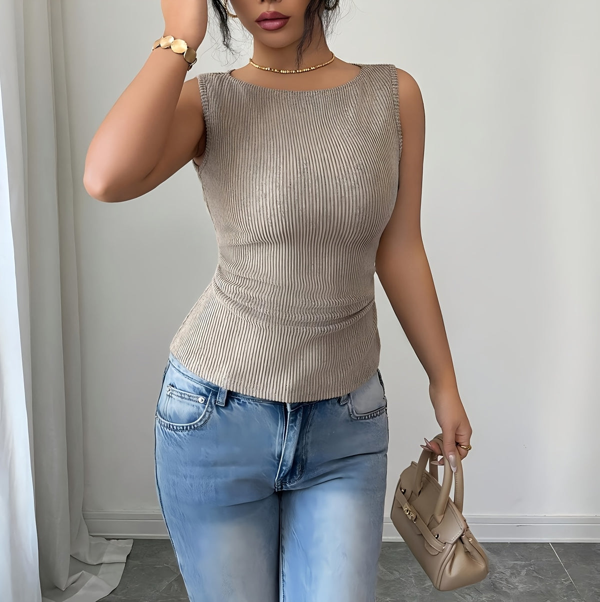 T-shirt grande taille sans manches, vu de dos