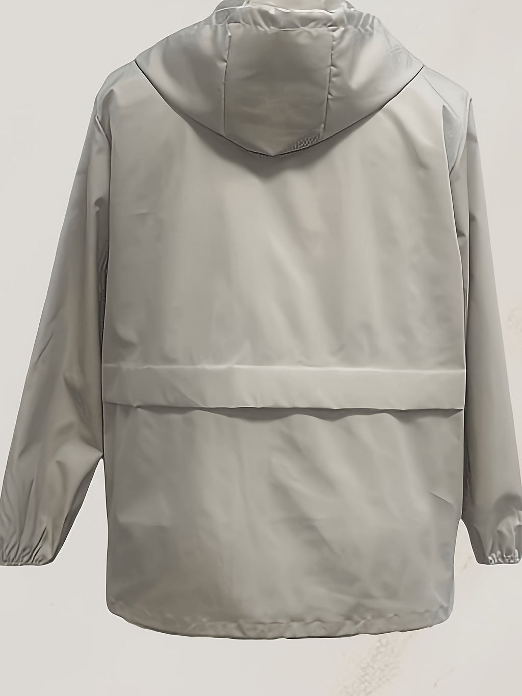 Top grande taille, coupe oversize, capuche, porté de face