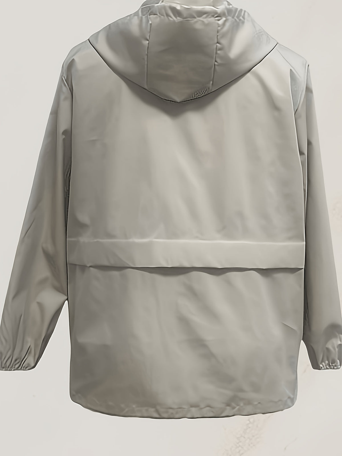 Top grande taille, coupe oversize, capuche, porté de face