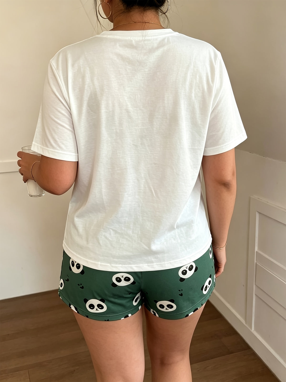 Pyjama grande taille, coupe ample, manches courtes, esprit décontracté, vu de dos