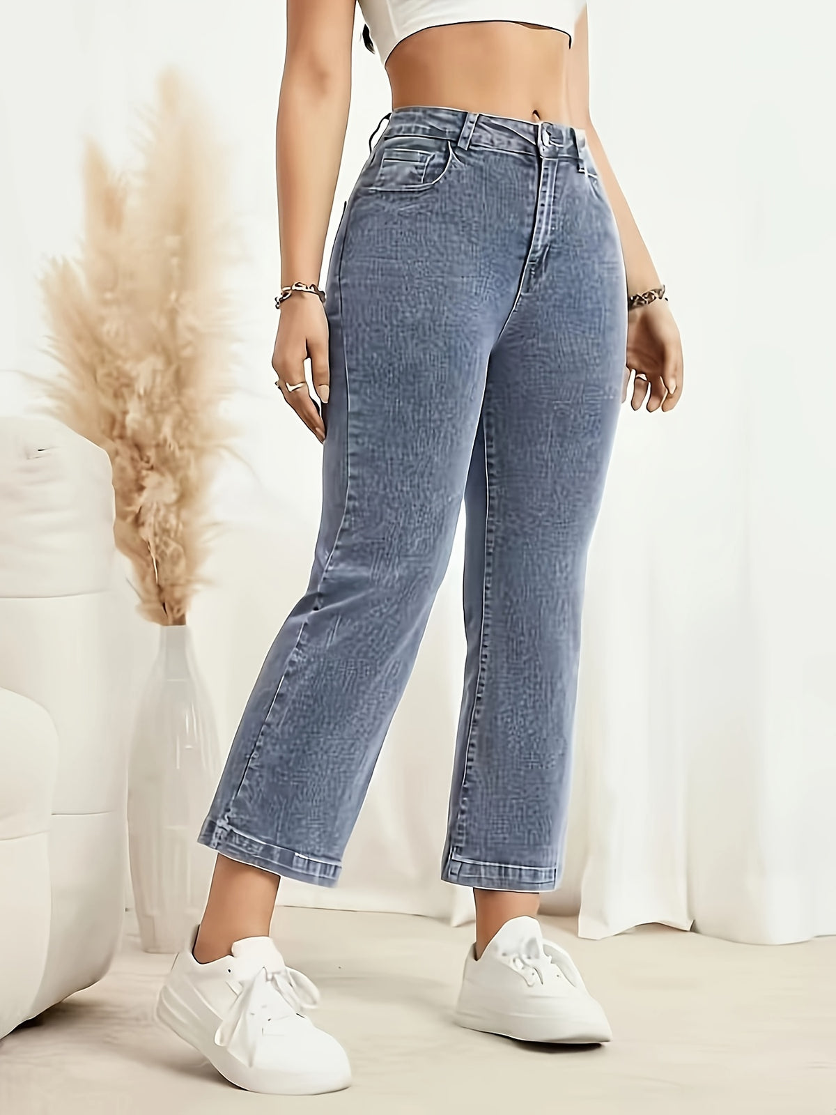 Jean grande taille, coupe oversize, tenue franche, jambe évasée