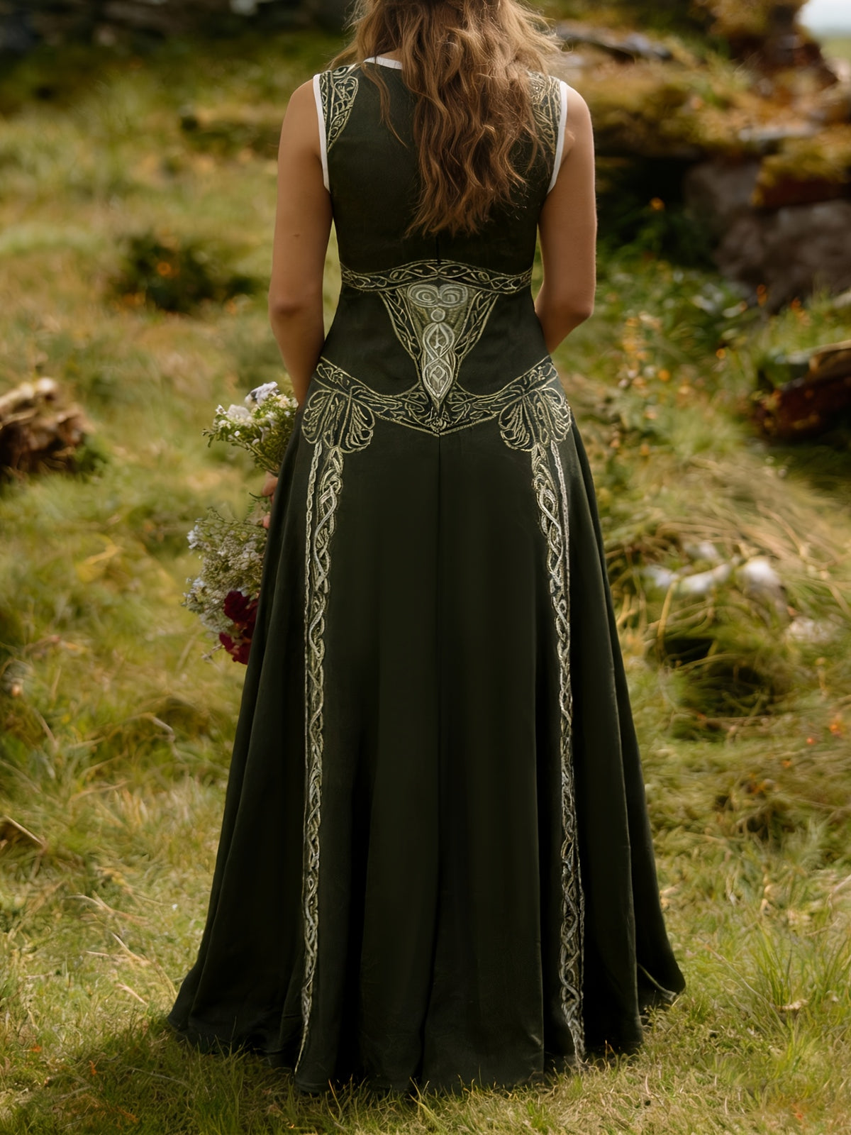 Robe longue grande taille — Entrelacs celtiques et col en V