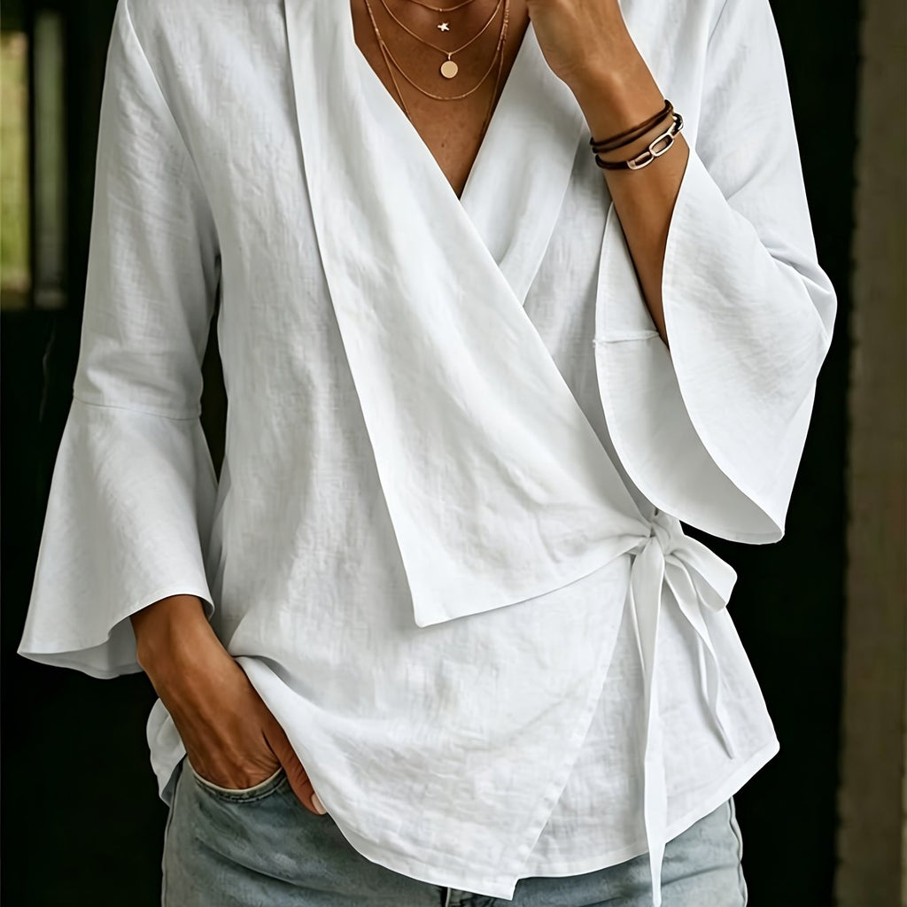 Top grande taille, coupe ample, col V, ligne nette, mise en situation
