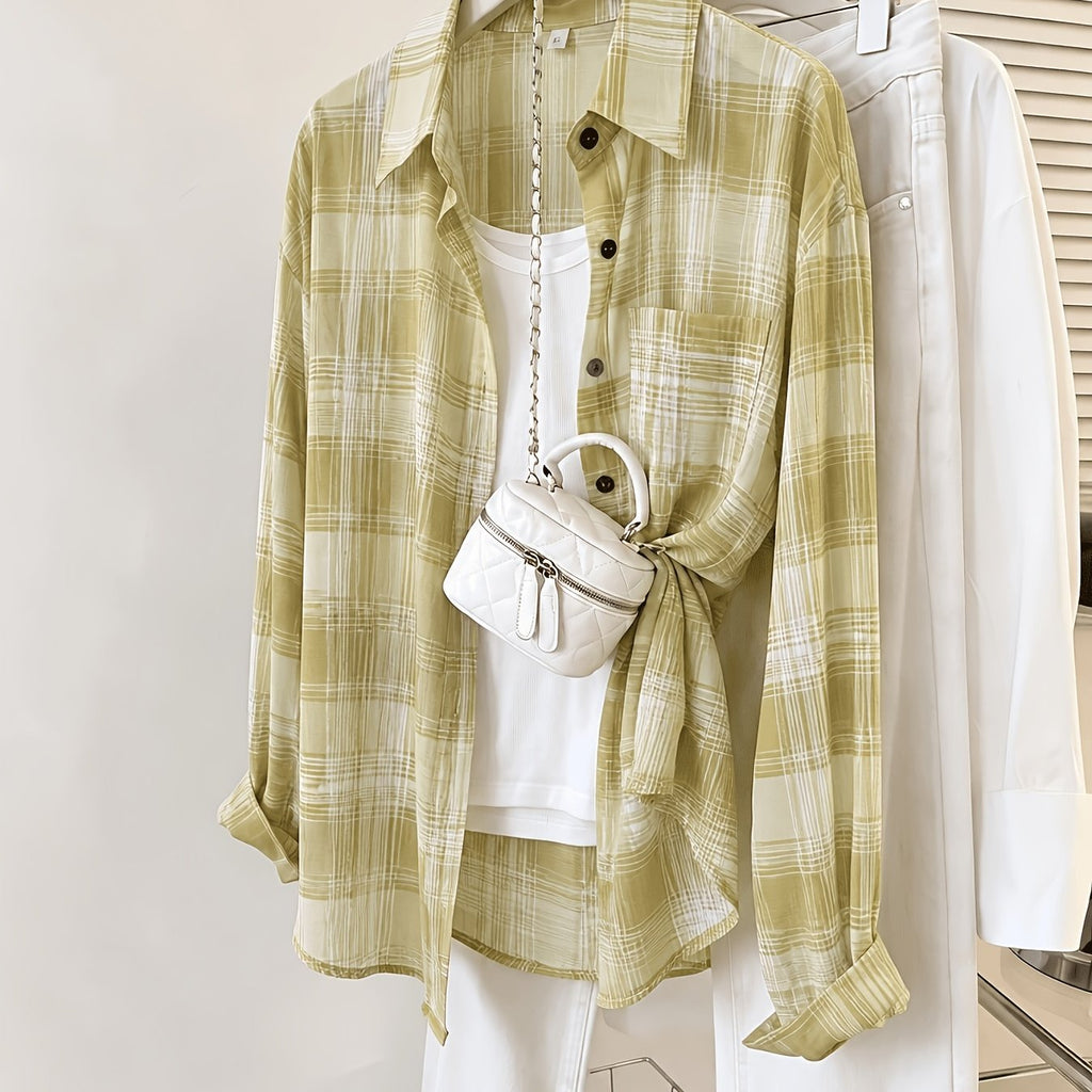 Chemise grande taille à carreaux, coupe oversize, boutonnage, détail du tissu