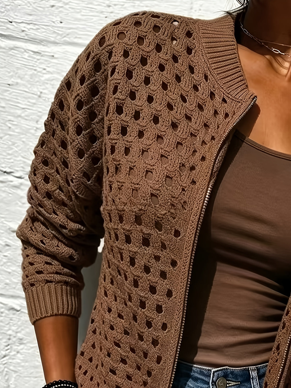 Pull grande taille, détail ajouré, détail du tissu