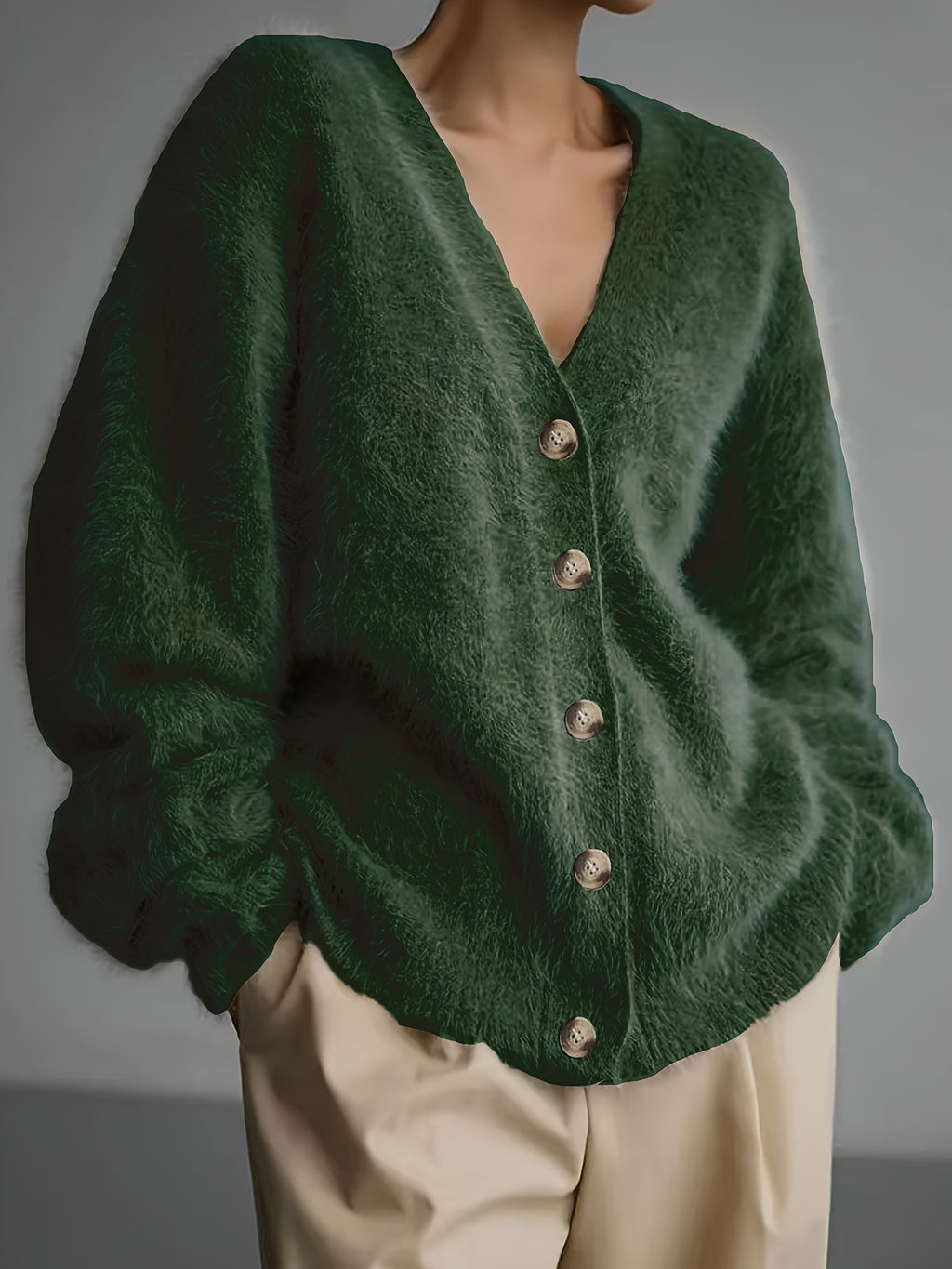 Cardigan grande taille, coupe oversize, boutonnage, manches longues, mise en situation