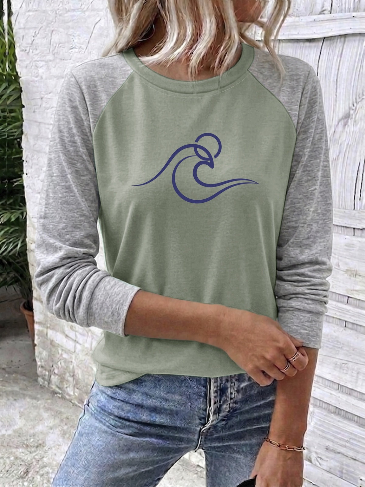 T-shirt grande taille, coupe ample, manches longues, toucher naturel, détail du col