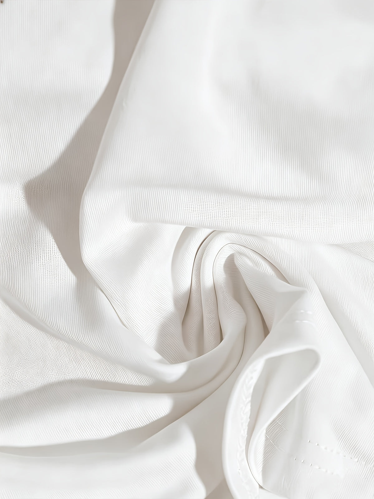 T-shirt grande taille, épaules dénudées, manches courtes, gros plan