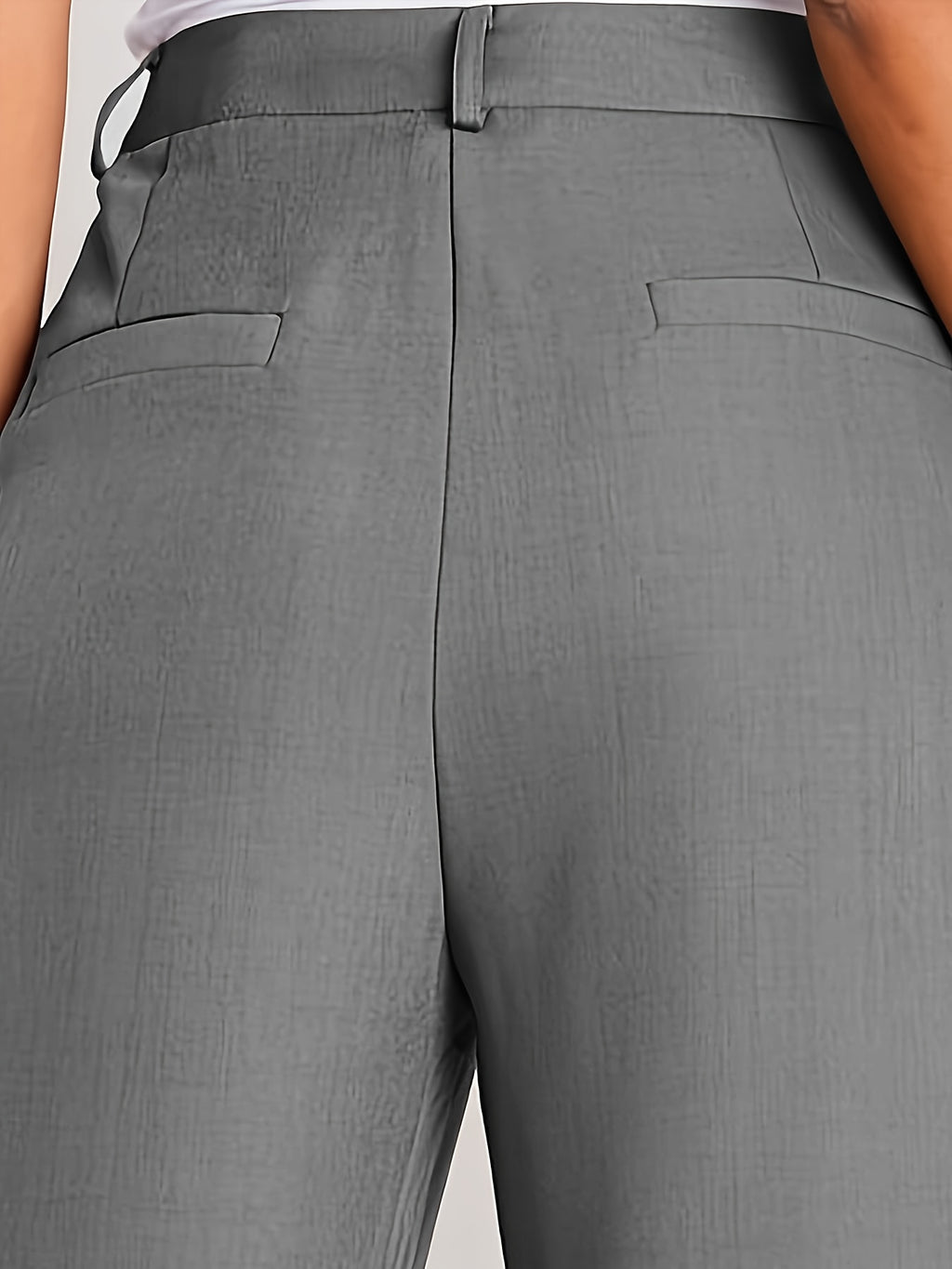 Pantalon grande taille, coupe longue, boutonnage, ligne nette, porté de face