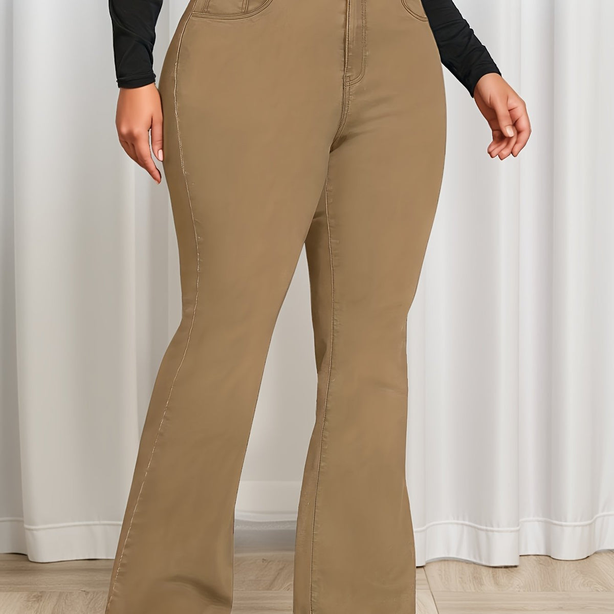 Jean grande taille, coupe évasée, boutonnage, tenue franche — matière : denim
