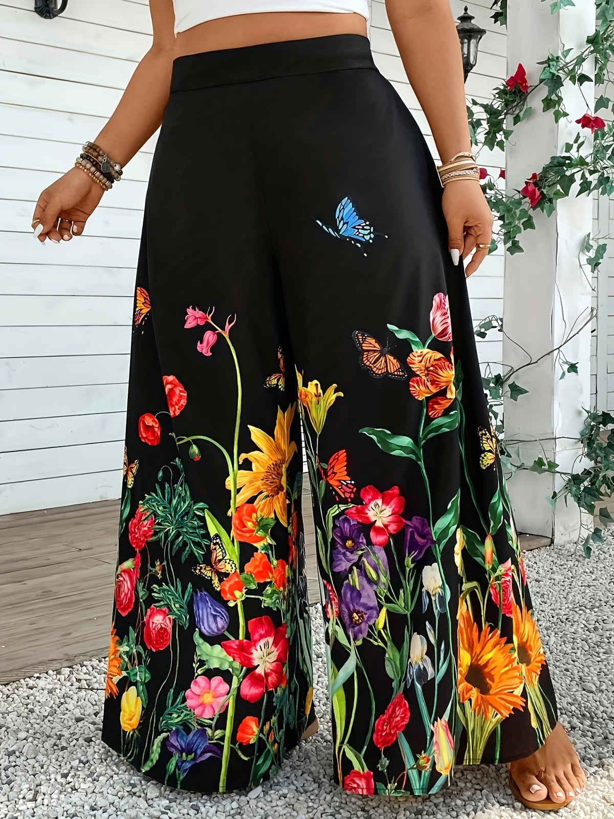 Pantalon grande taille à imprimé fleuri, coupe évasée, vu de dos