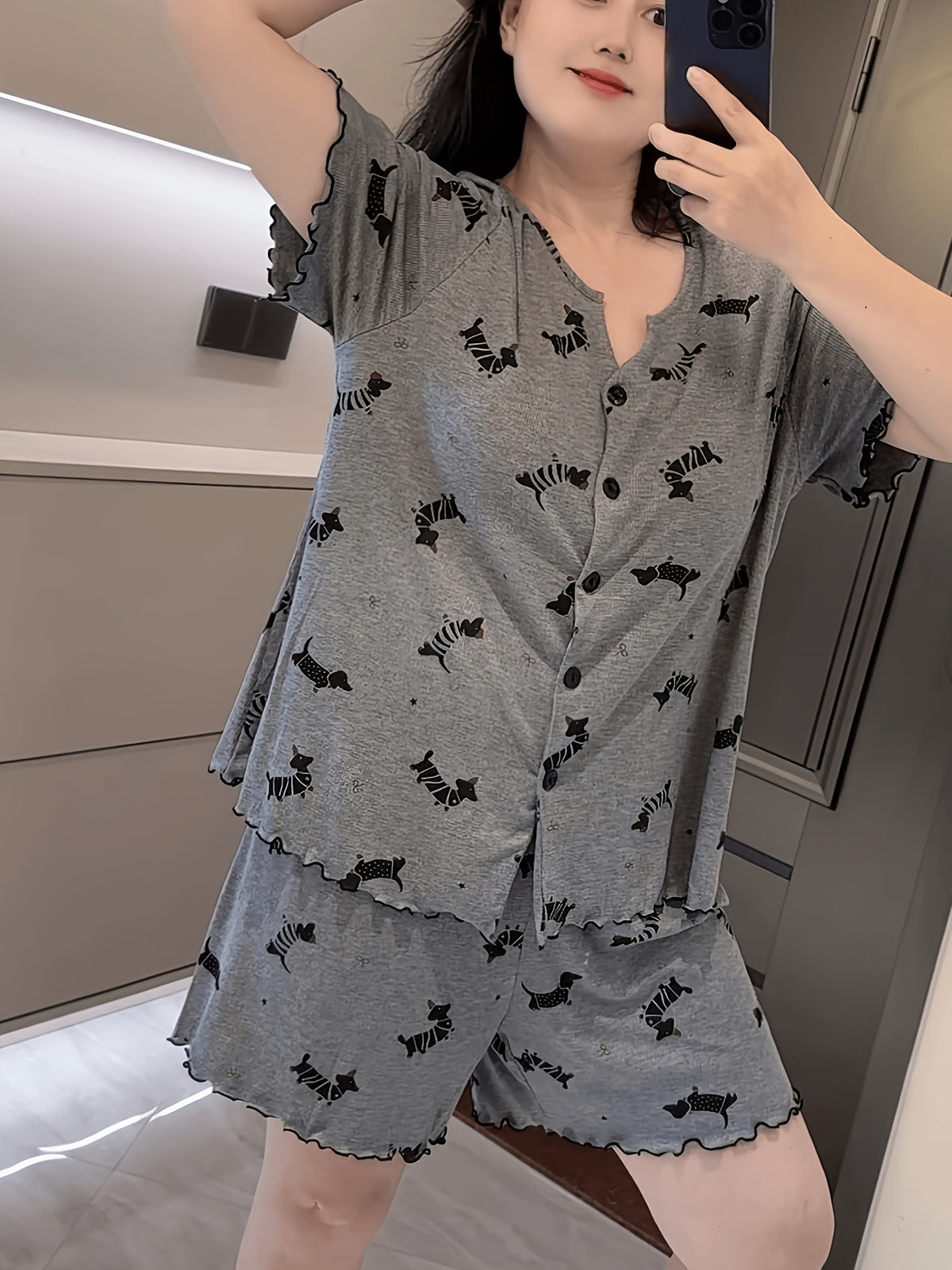 Pyjama grande taille, manches courtes, tombé fluide, tissu léger, vu de dos