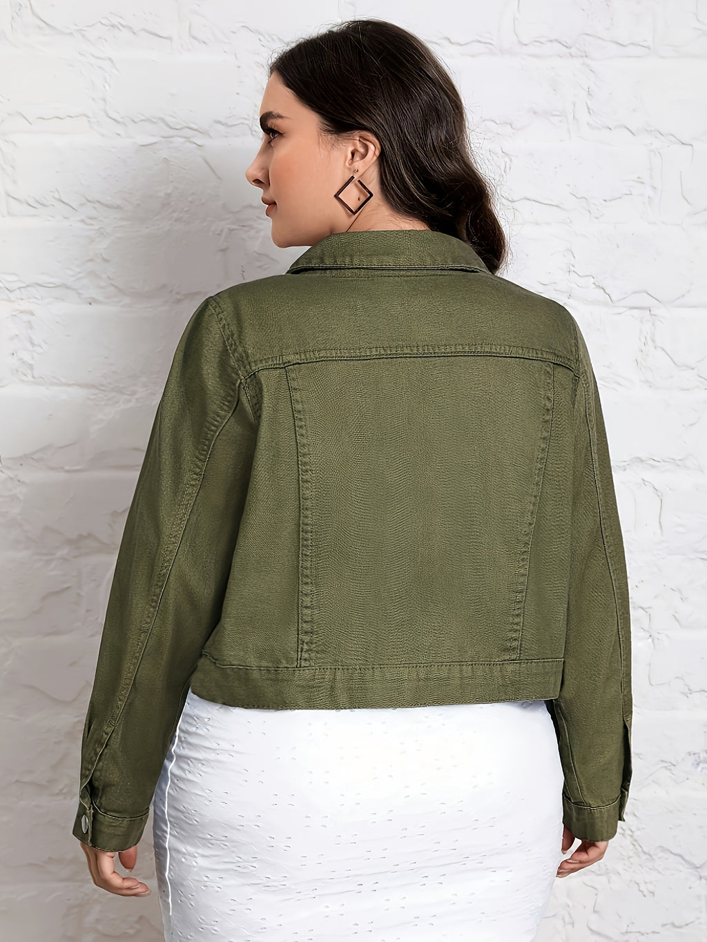 Veste grande taille, coupe oversize, col à revers, boutonnage, vue de profil