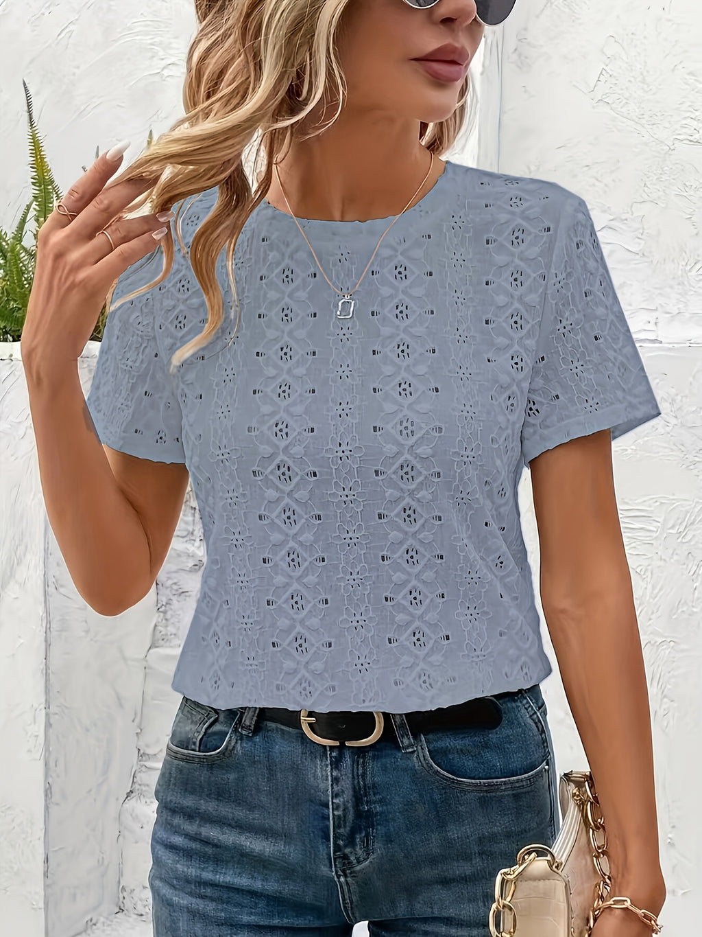 T-shirt grande taille en maille, manches courtes, maille souple, porté de face