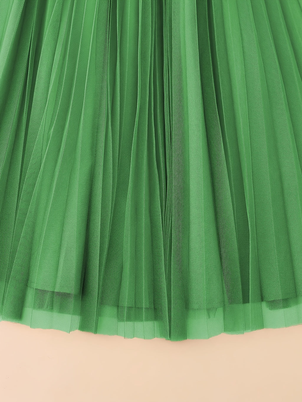 Jupe grande taille, plissés, allure élégante, détail du col