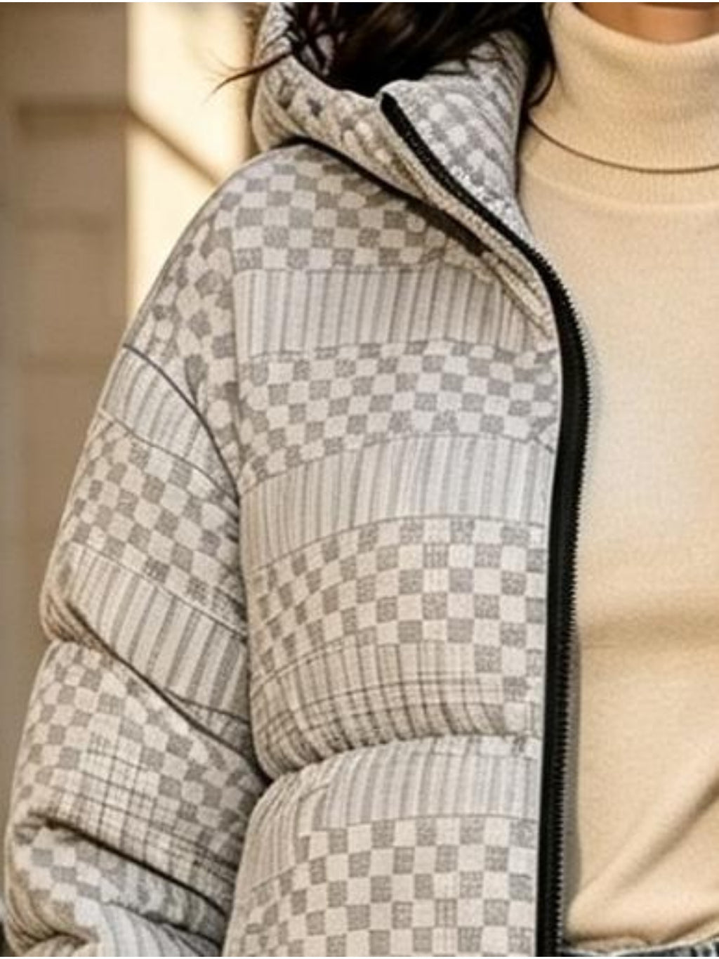 Manteau grande taille, coupe ample, capuche, fermeture zippée — matière : polyester