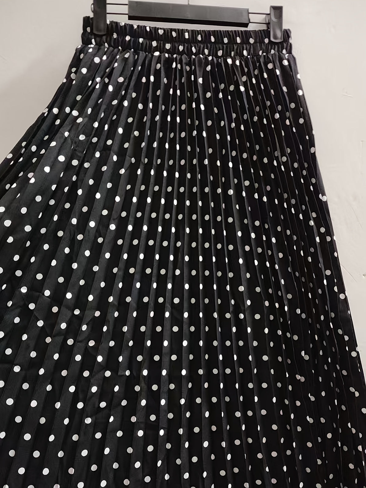 Jupe grande taille à pois, plissés, vu de dos