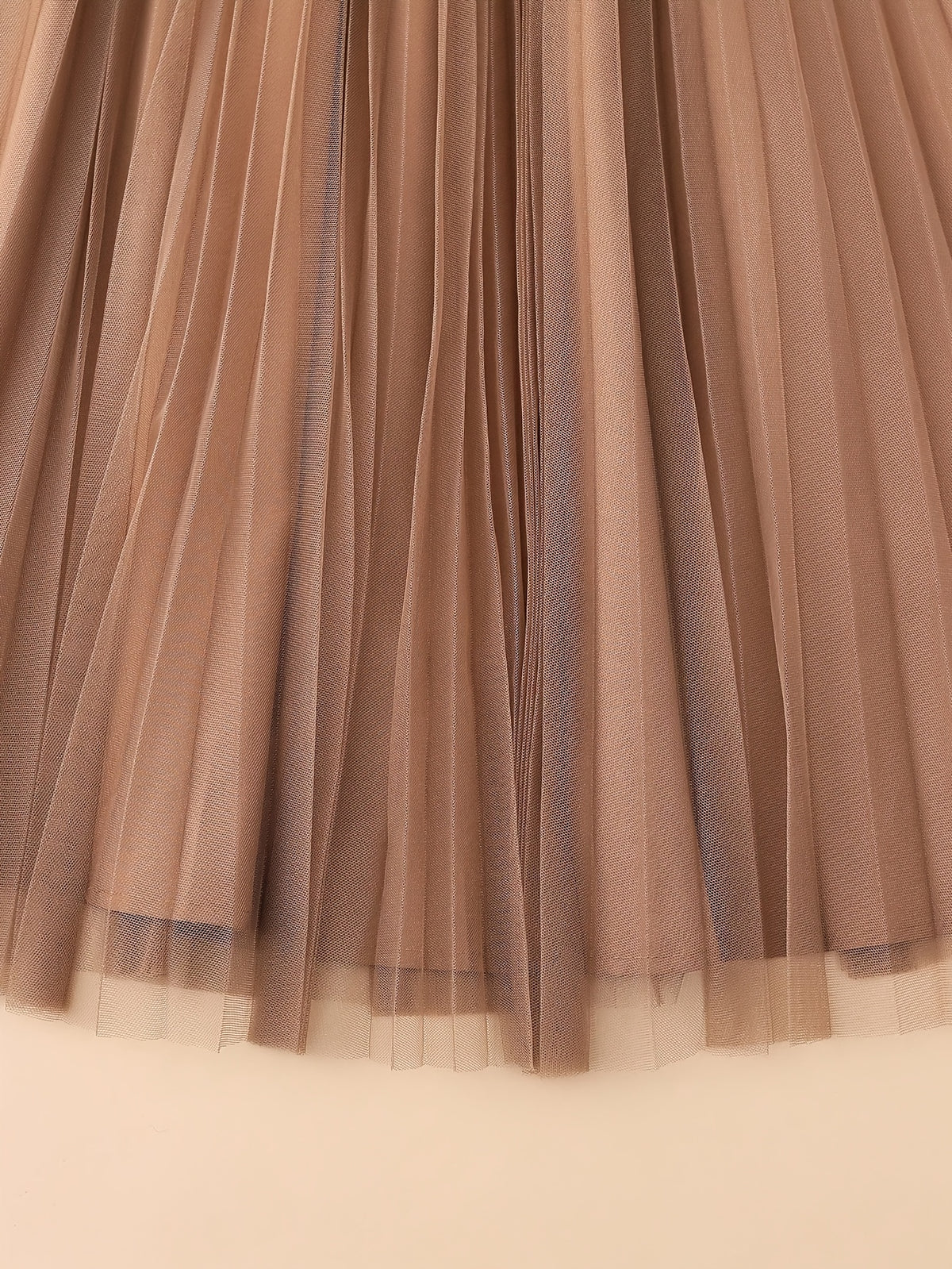 Jupe grande taille, plissés, allure élégante, détail du tissu